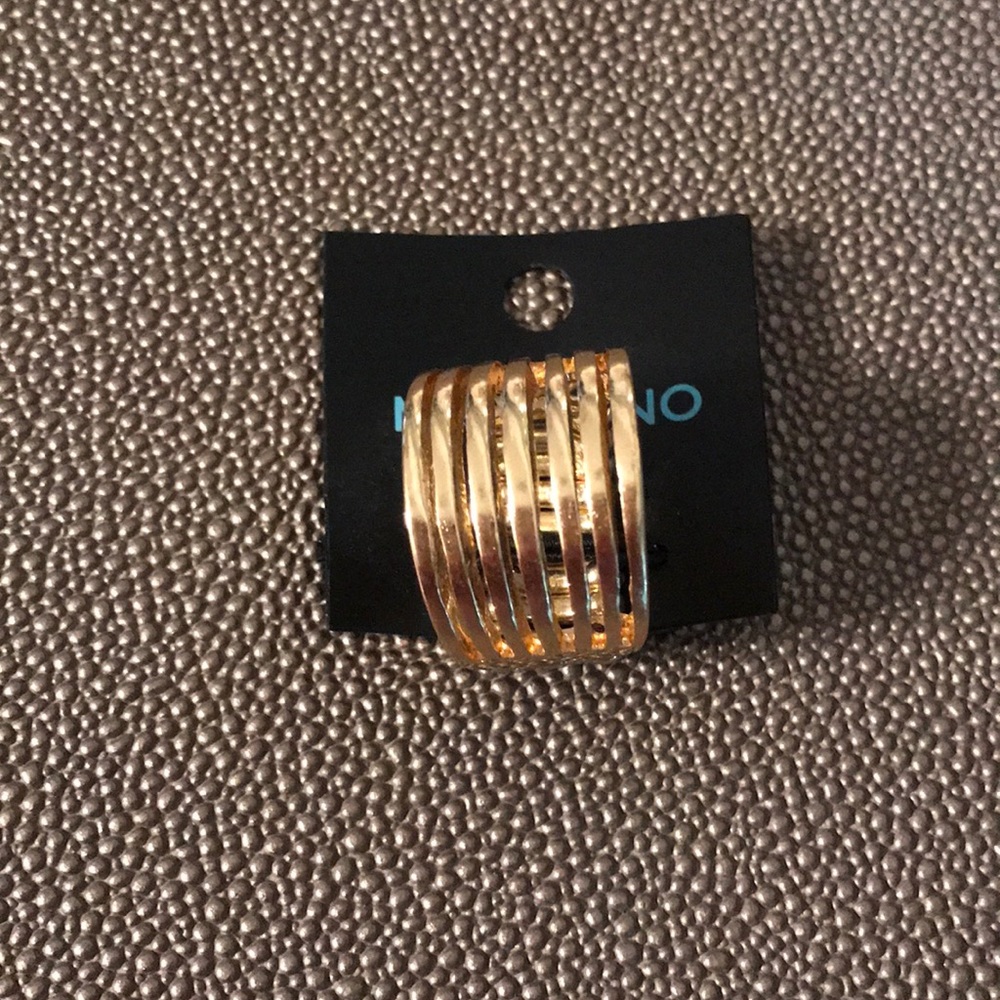 Ring - Picture 3 of 3